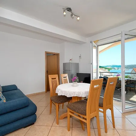 Appartement 2 Bedroom Gorgeous In Ražanj