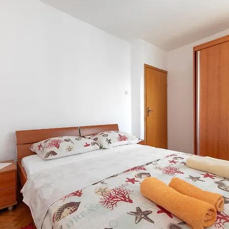 Apartman 2 Bedroom Gorgeous In