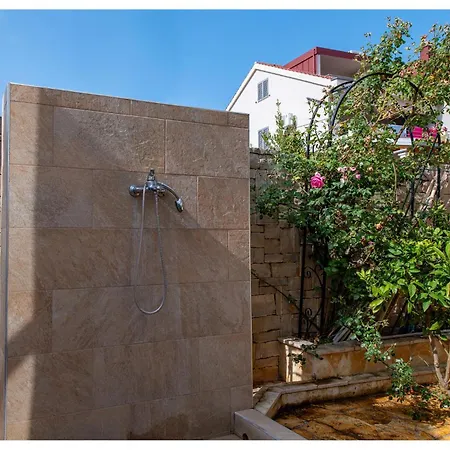 2 Bedroom Gorgeous In Apartament *