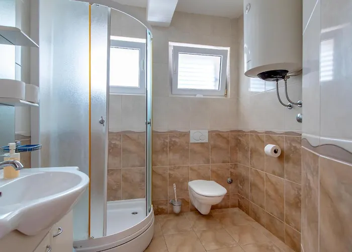 2 Bedroom Gorgeous In Apartamento