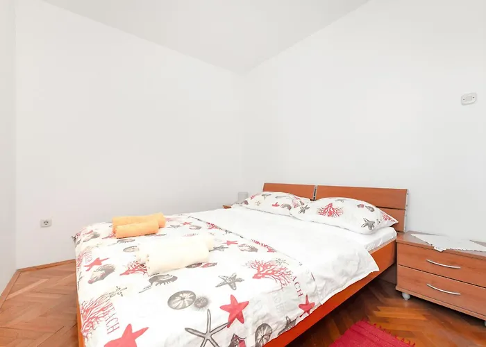 2 Bedroom Gorgeous In Apartamento Ražanj