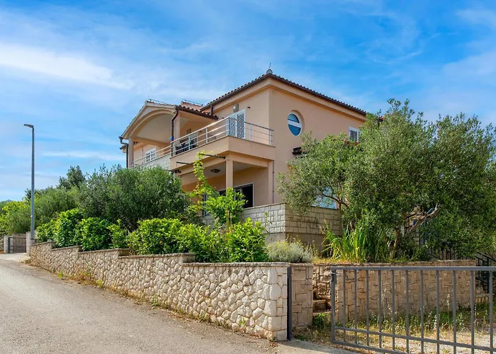 2 Bedroom Gorgeous In *