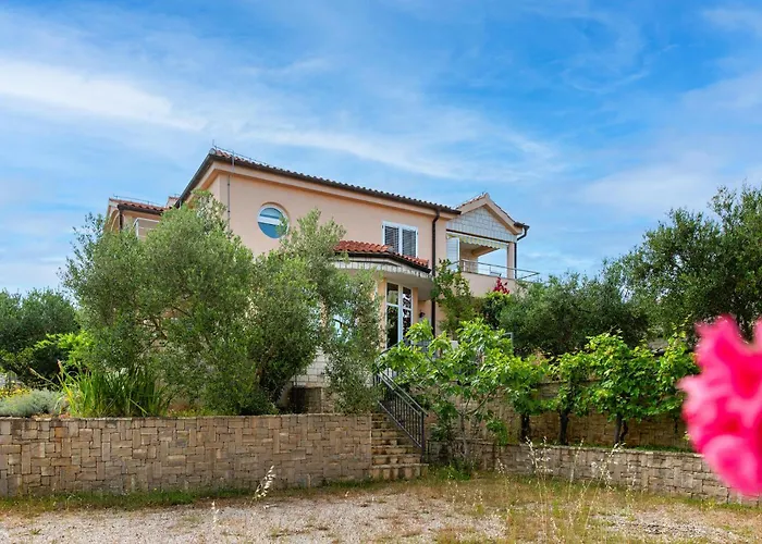 2 Bedroom Gorgeous In