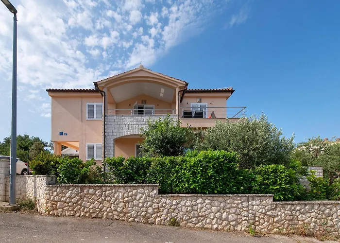 2 Bedroom Gorgeous In *